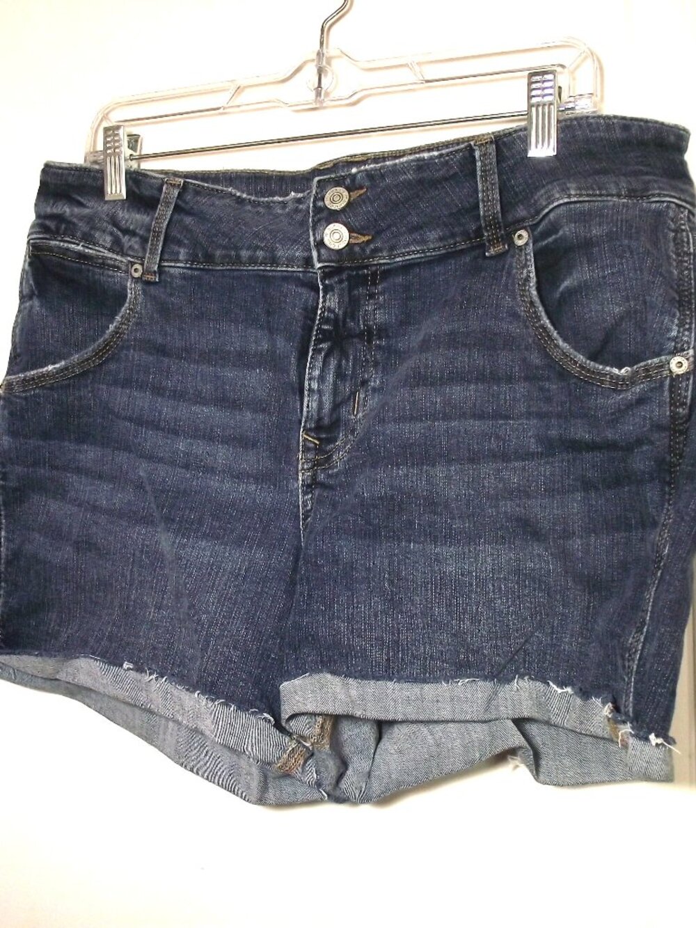 #190    WOMENS SZ. 14W Maurices m jeans BLUE DENIM CUT-OFF SHORTS